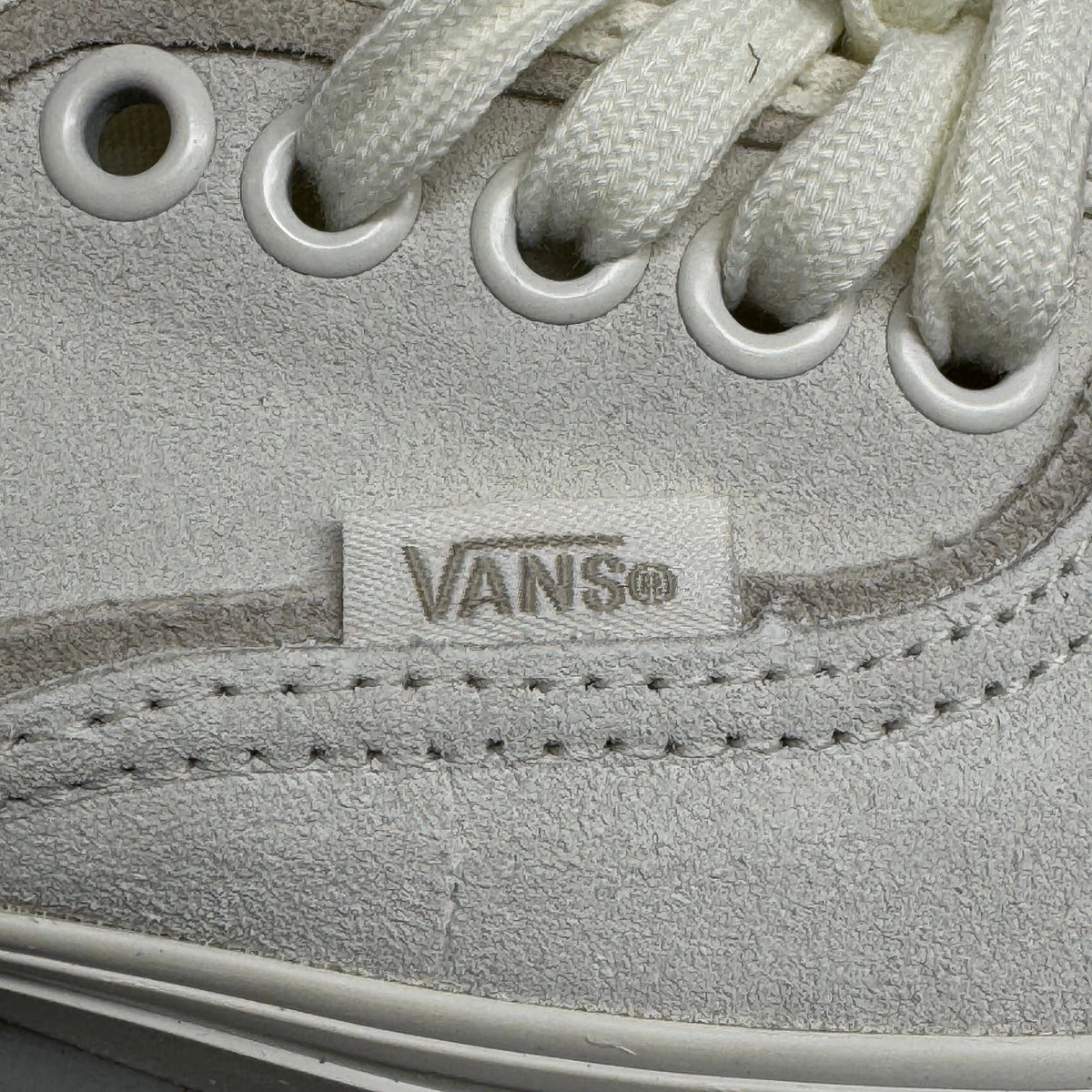 VANS Authentic Sliver Sneakers Shoes Mens's Sz 11 White/White VN000D6DWWW